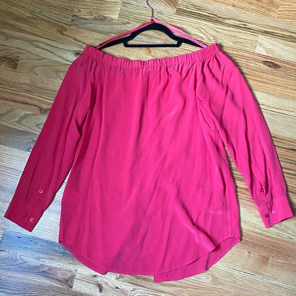 EQUIPMENT Silk Off-shoulder Button Front Top - Picture 8 of 12